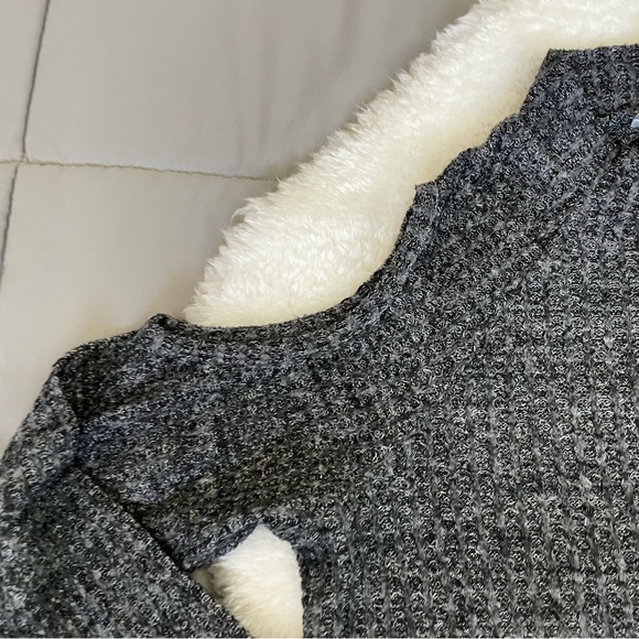Decree Heather Gray Mock Turtleneck Cold Shoulder Knit Sweater - Picture 4 of 14